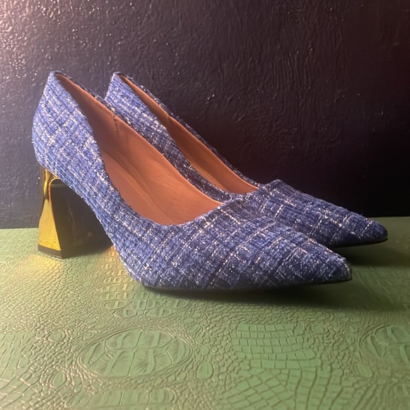Blue tweed pointed-toe pumps with chunky gold metallic heel - Picture 3 of 8